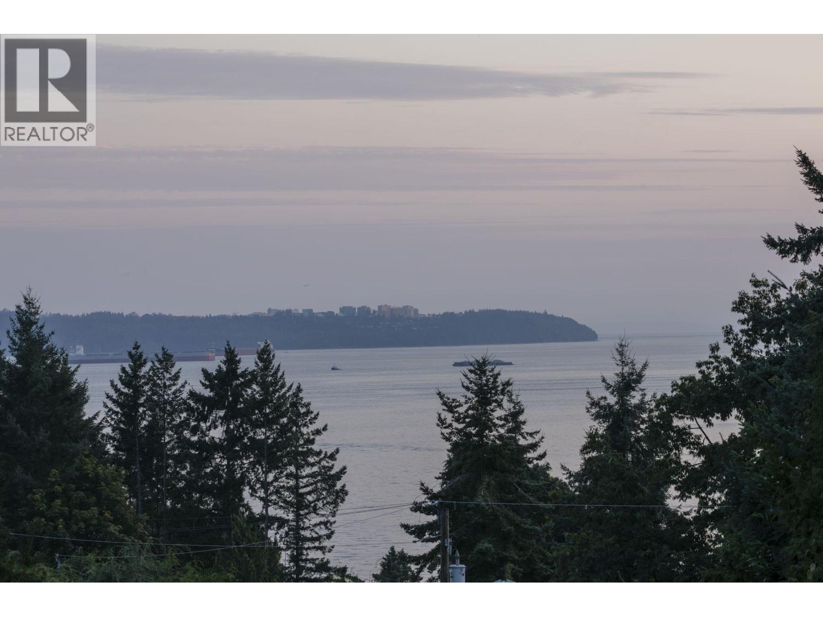 3090 MATHERS AVENUE, West Vancouver