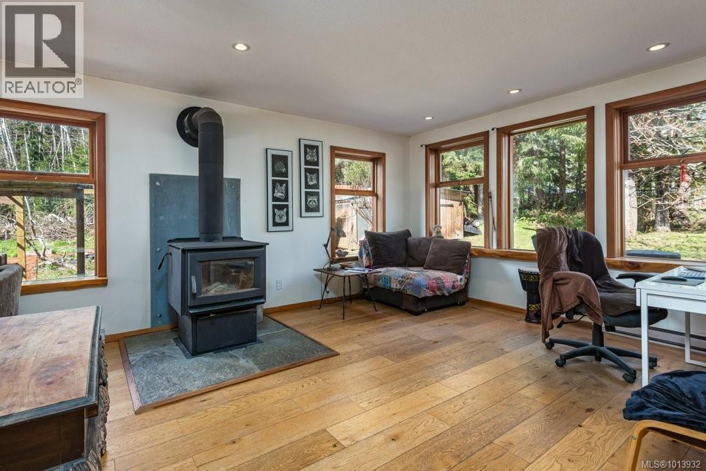 9000 Rayelyn Lane, Denman Island