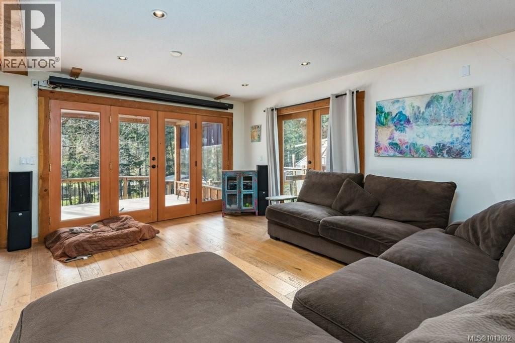 9000 Rayelyn Lane, Denman Island