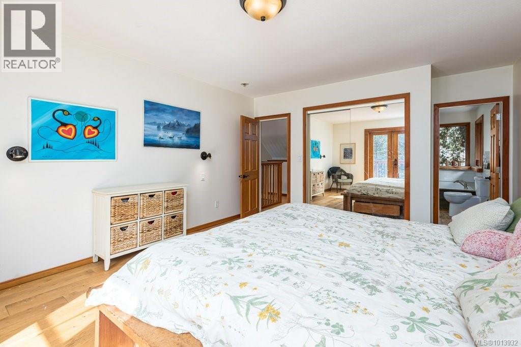 9000 Rayelyn Lane, Denman Island