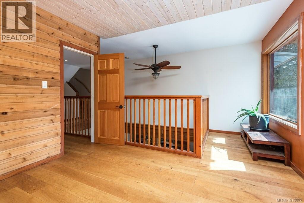 9000 Rayelyn Lane, Denman Island