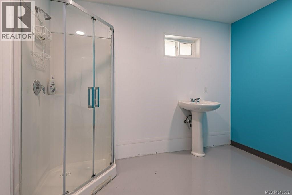 9000 Rayelyn Lane, Denman Island