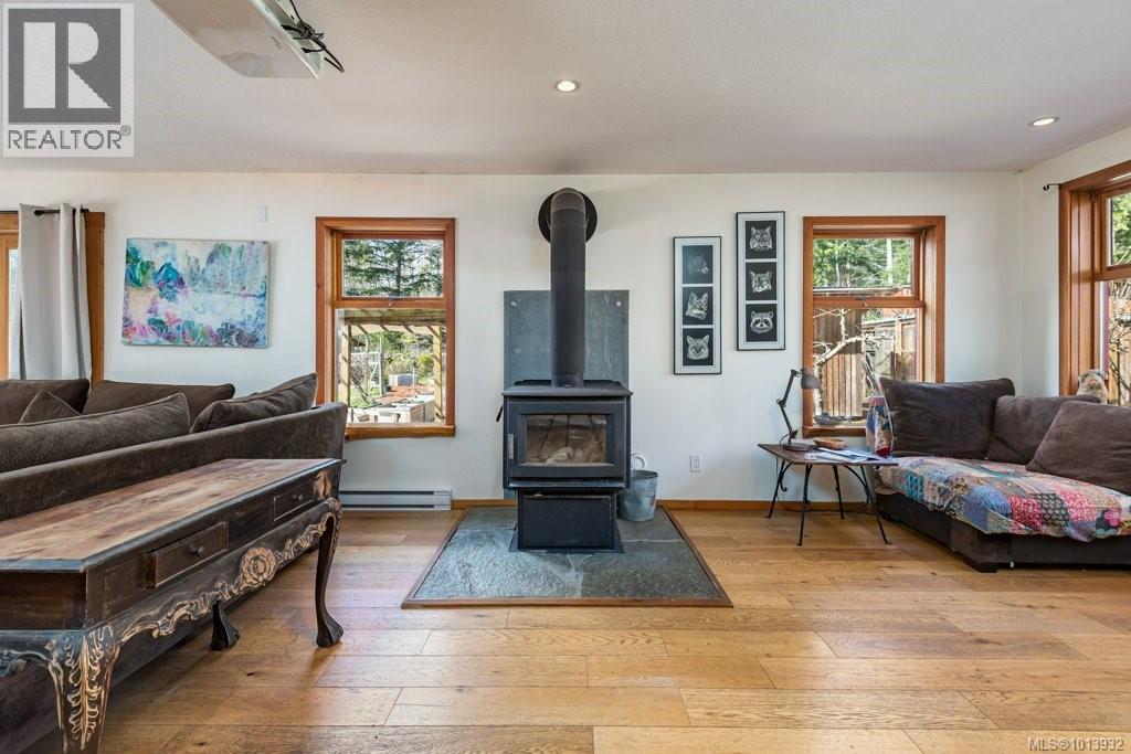 9000 Rayelyn Lane, Denman Island