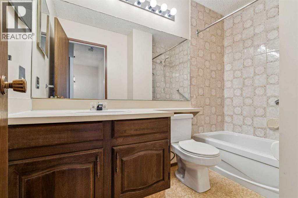 Single Family House for Sale in  Macewan Glen Close NW MacEwan Glen Calgary 