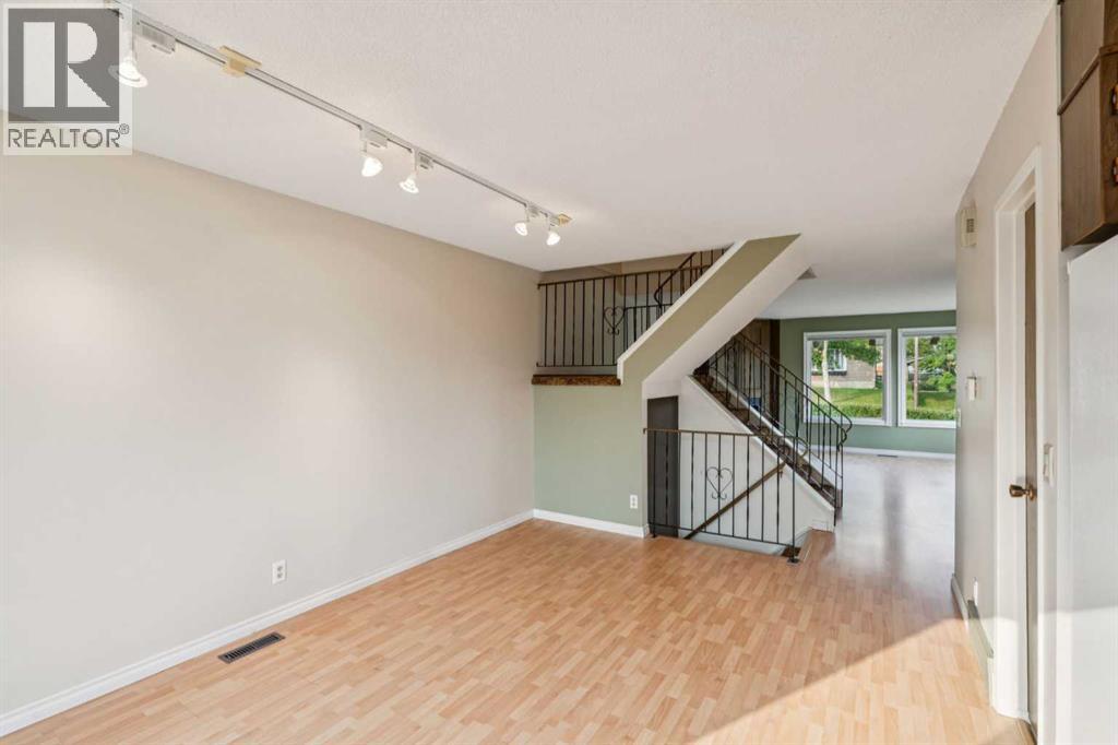 Single Family House for Sale in  Macewan Glen Close NW MacEwan Glen Calgary 