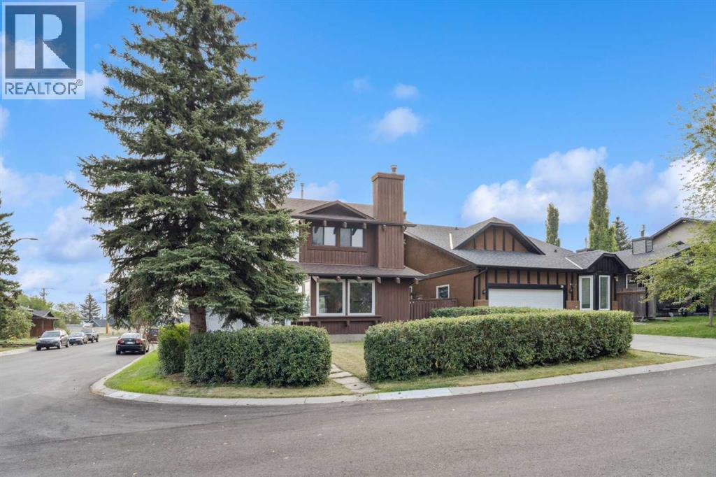 Single Family House for Sale in  Macewan Glen Close NW MacEwan Glen Calgary 