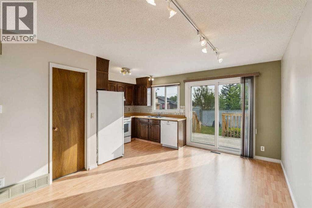Single Family House for Sale in  Macewan Glen Close NW MacEwan Glen Calgary 