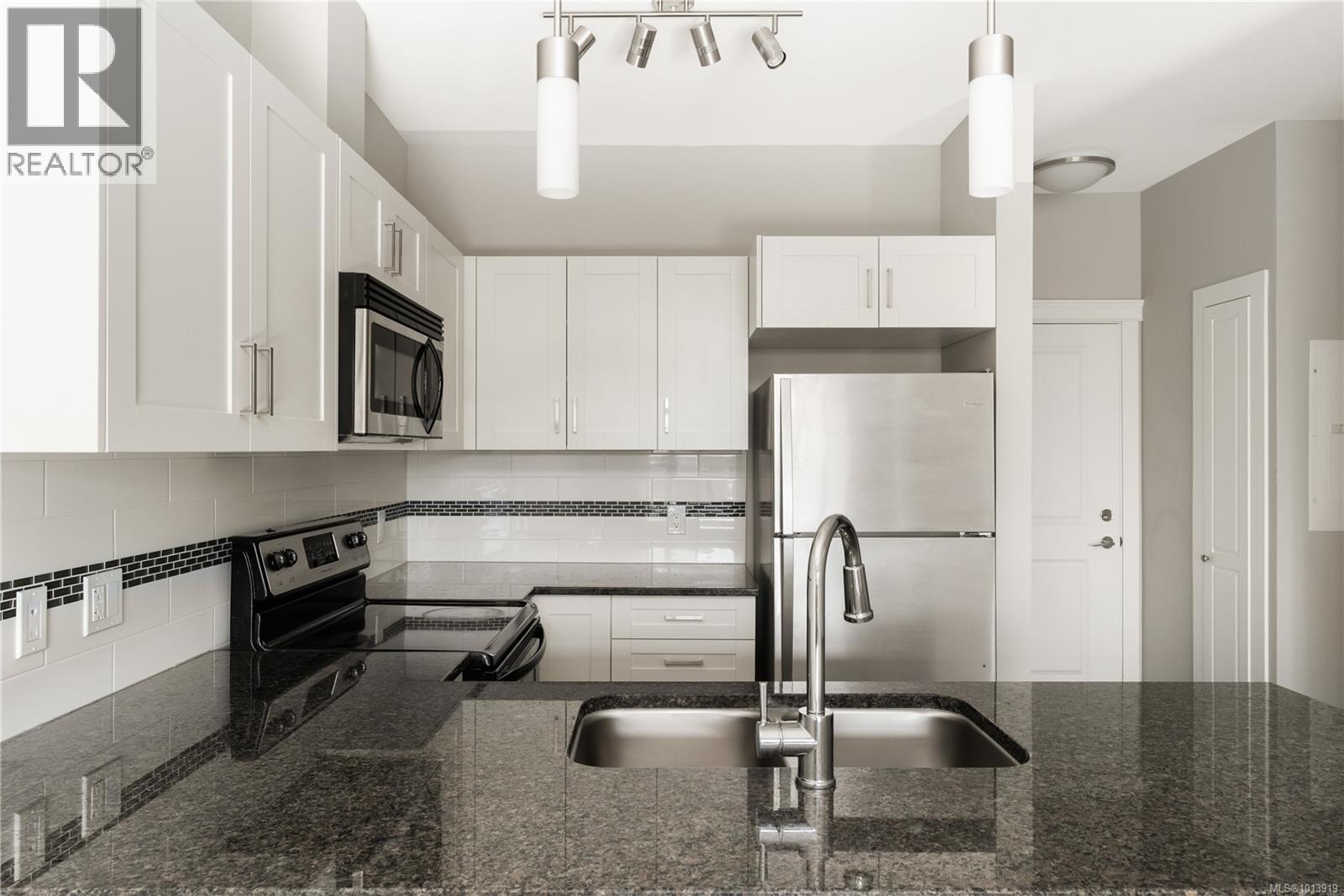 406 844 Goldstream Avenue, Langford
