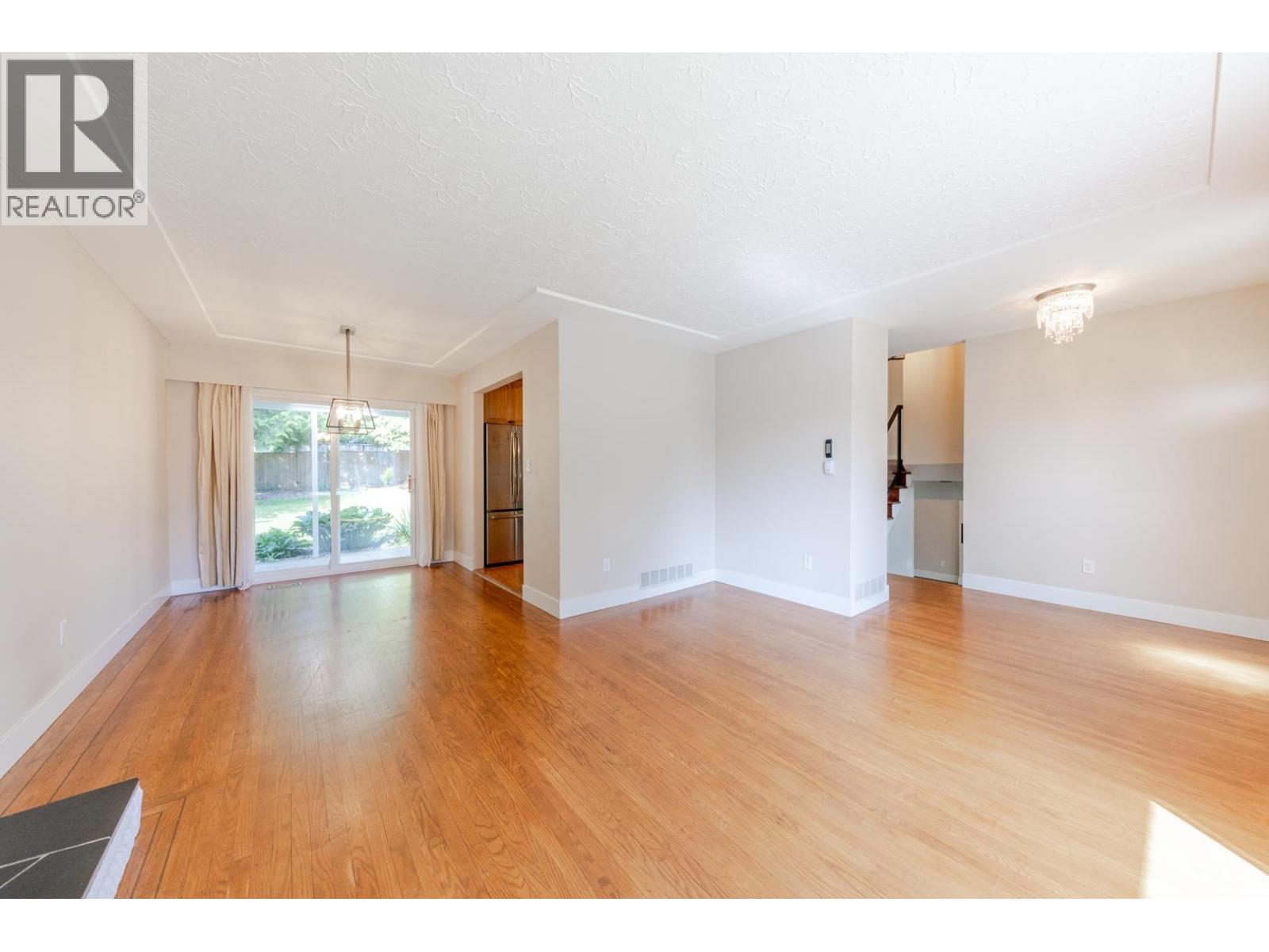 3729 WELLINGTON STREET, Port Coquitlam
