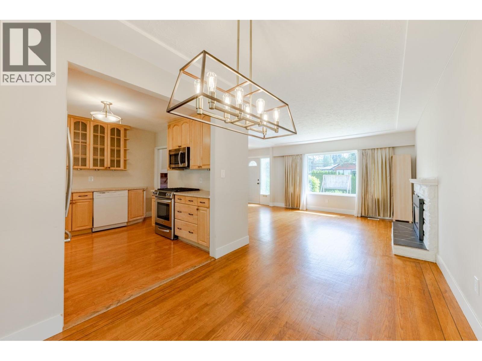 3729 WELLINGTON STREET, Port Coquitlam