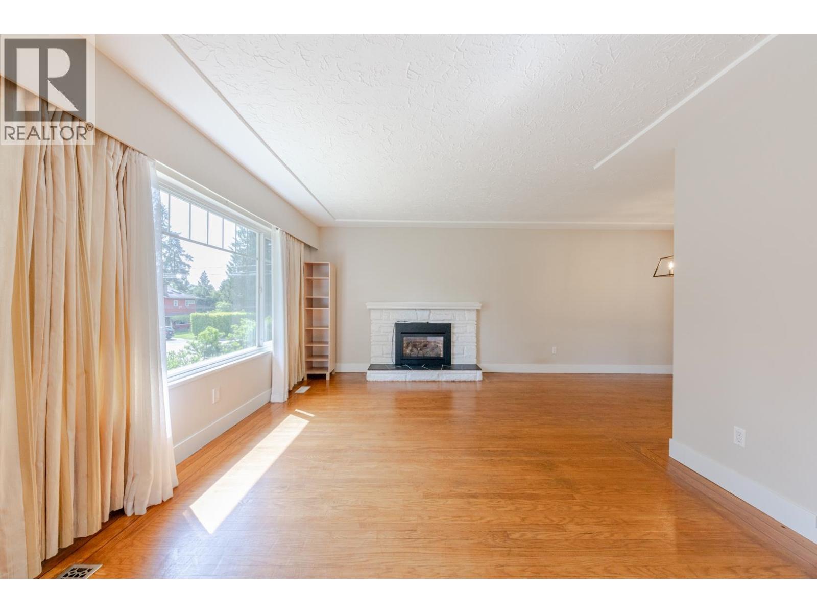 3729 WELLINGTON STREET, Port Coquitlam