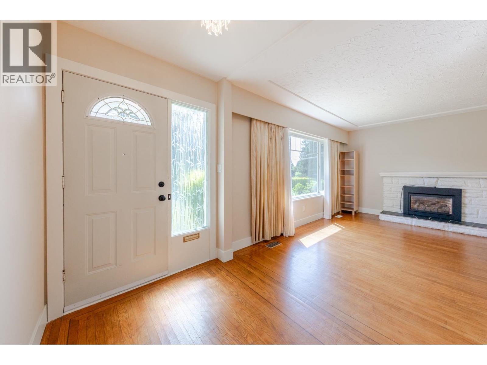 3729 WELLINGTON STREET, Port Coquitlam