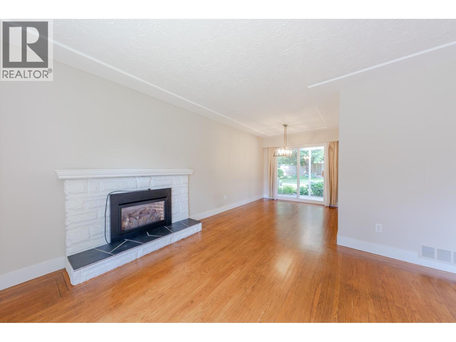3729 WELLINGTON STREET, Port Coquitlam