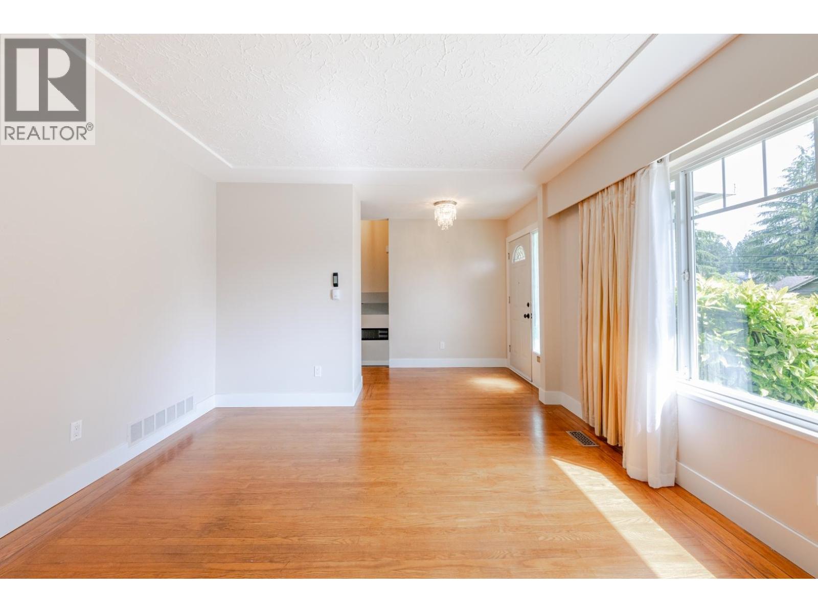 3729 WELLINGTON STREET, Port Coquitlam