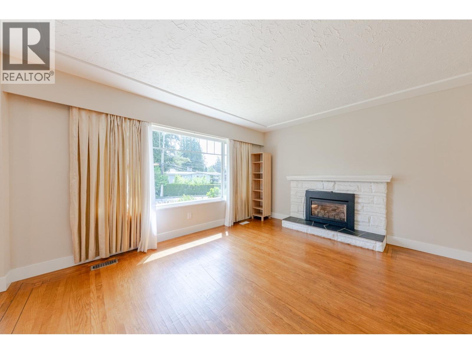 3729 WELLINGTON STREET, Port Coquitlam