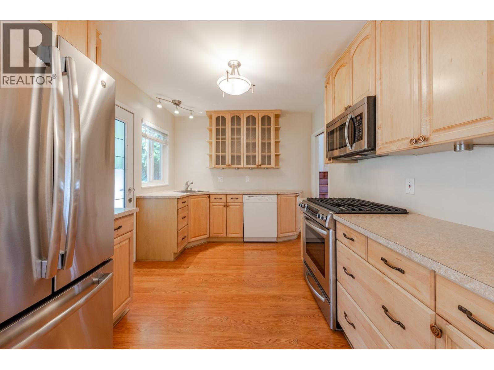 3729 WELLINGTON STREET, Port Coquitlam