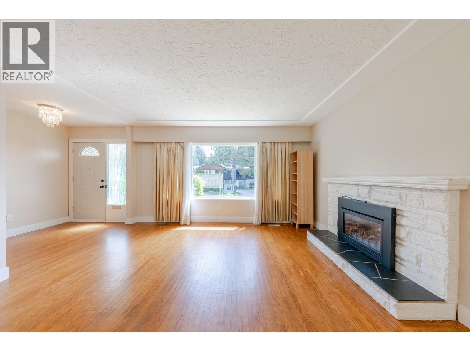 3729 WELLINGTON STREET, Port Coquitlam