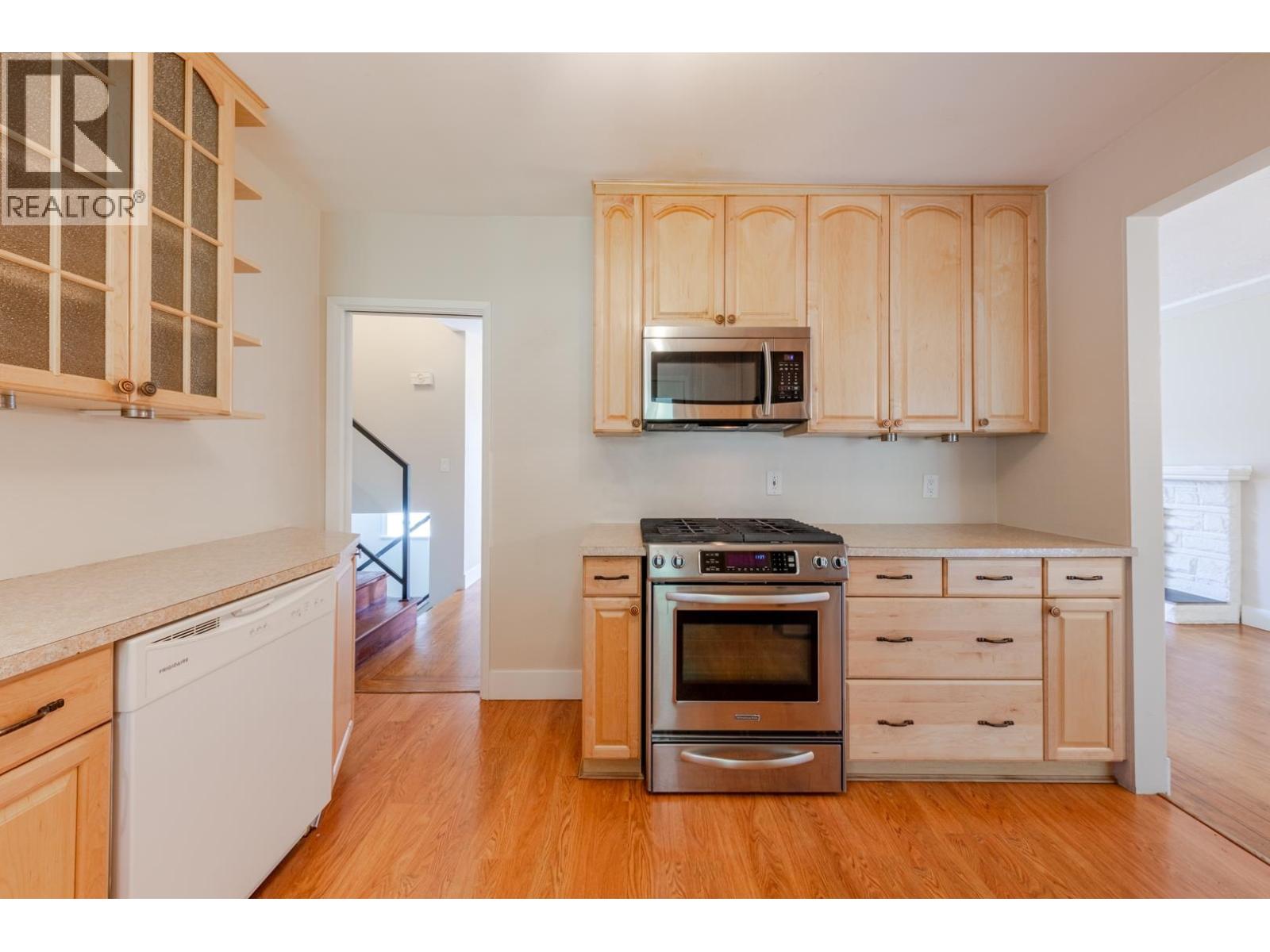 3729 WELLINGTON STREET, Port Coquitlam