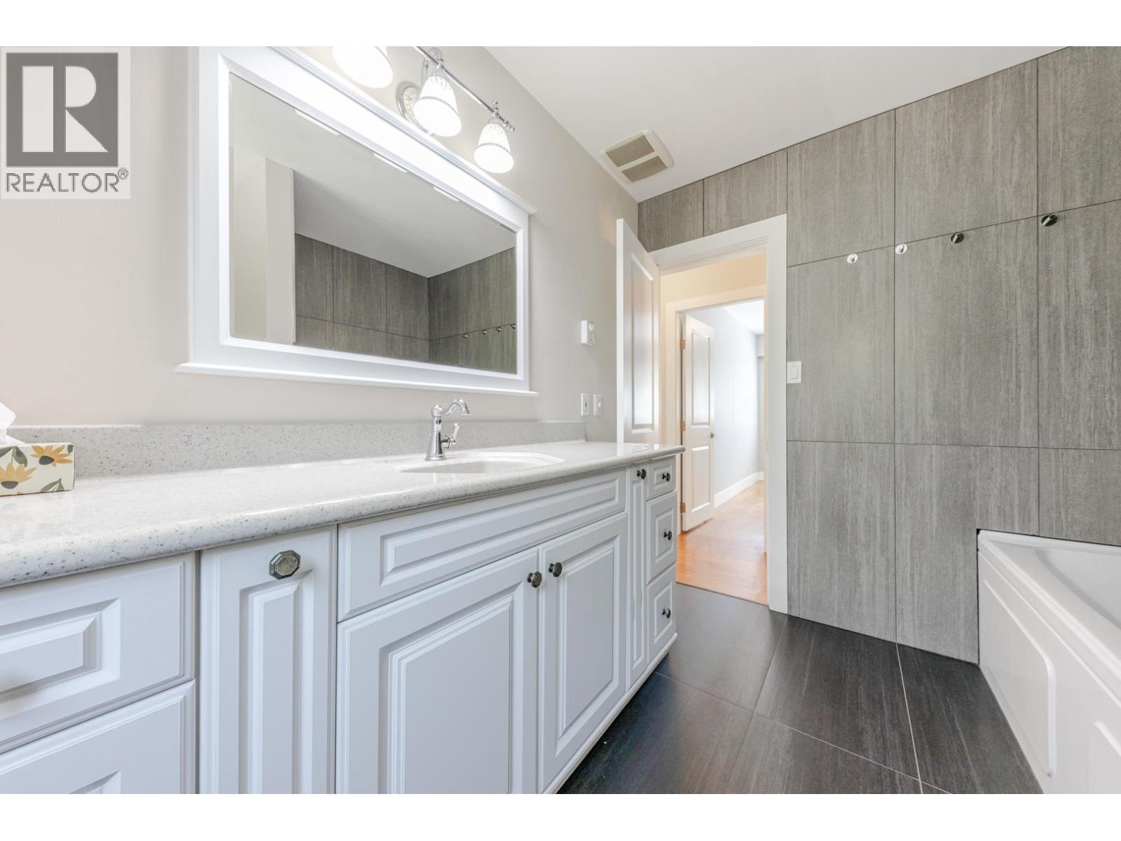 3729 WELLINGTON STREET, Port Coquitlam