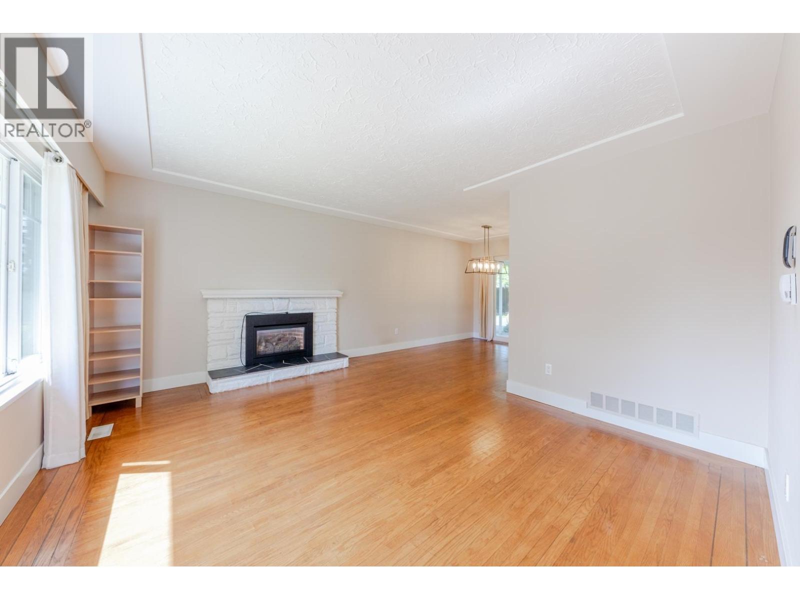 3729 WELLINGTON STREET, Port Coquitlam