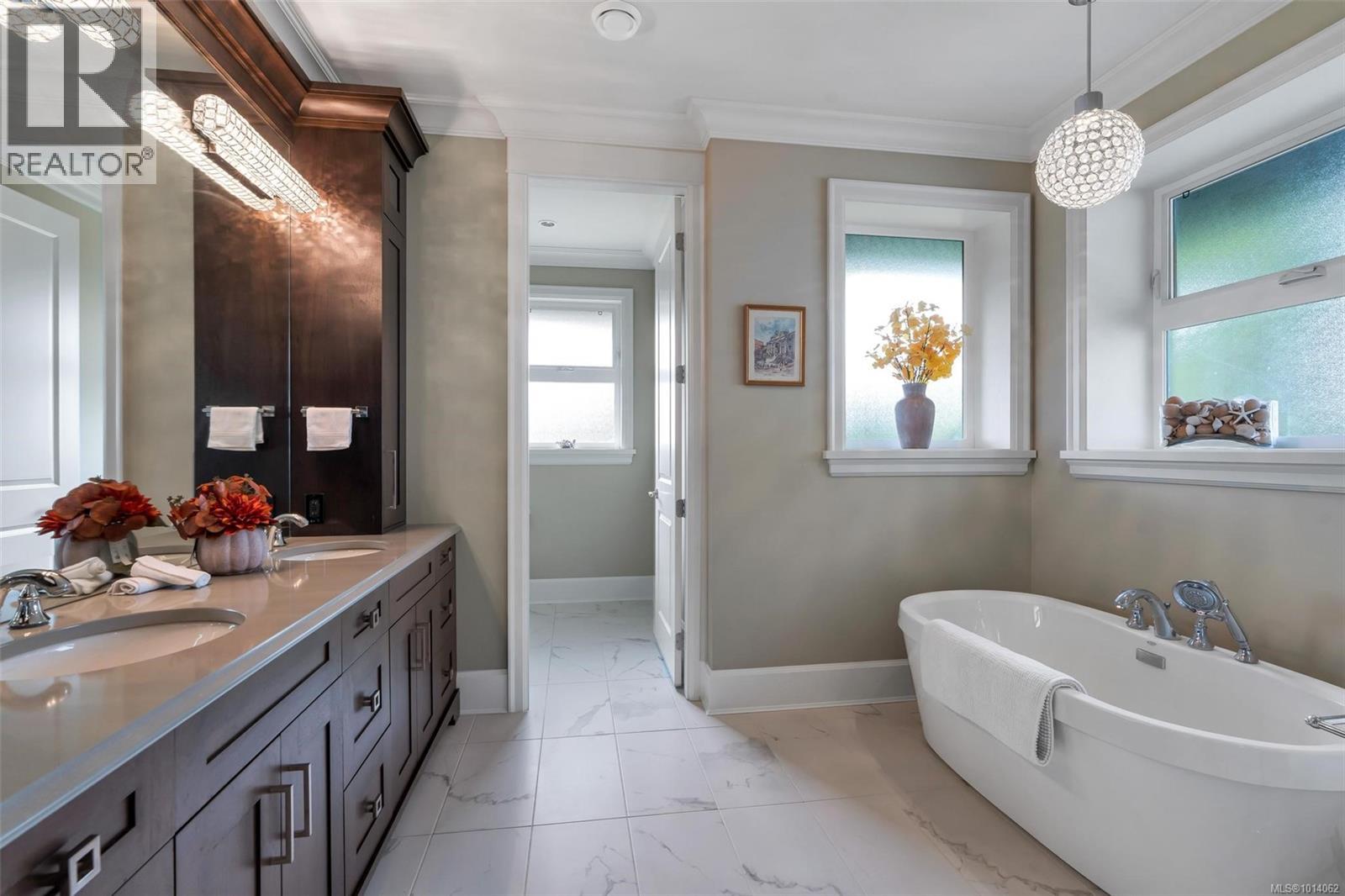 5058 Catalina Terr, Saanich