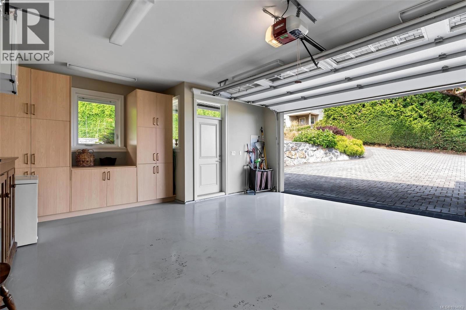 5058 Catalina Terr, Saanich