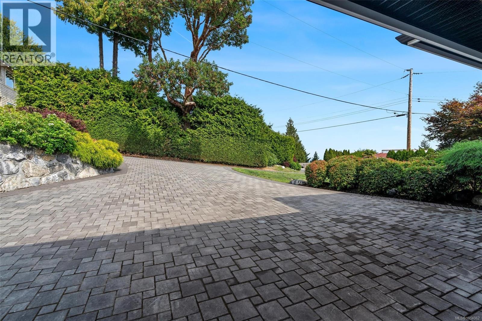 5058 Catalina Terr, Saanich