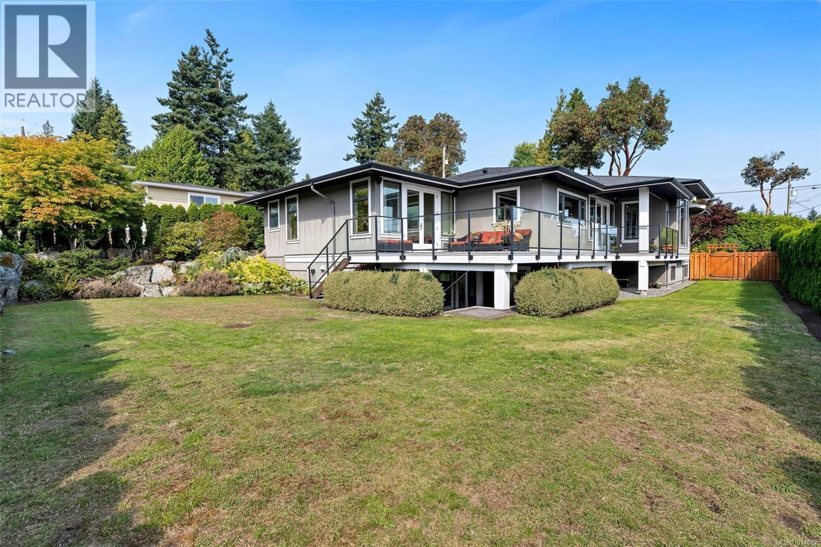 5058 Catalina Terr, Saanich