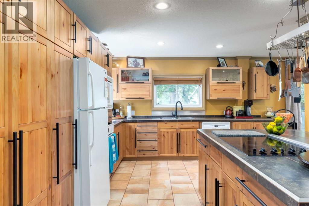 
          235 5 Street
            <br/>
            <span>Drumheller</span>
            , 
            <span>AB</span>
             <span>T0J0Y4</span>
         - Photo 8