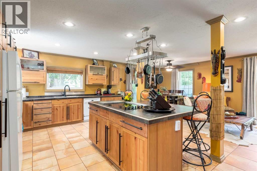 
          235 5 Street
            <br/>
            <span>Drumheller</span>
            , 
            <span>AB</span>
             <span>T0J0Y4</span>
         - Photo 7