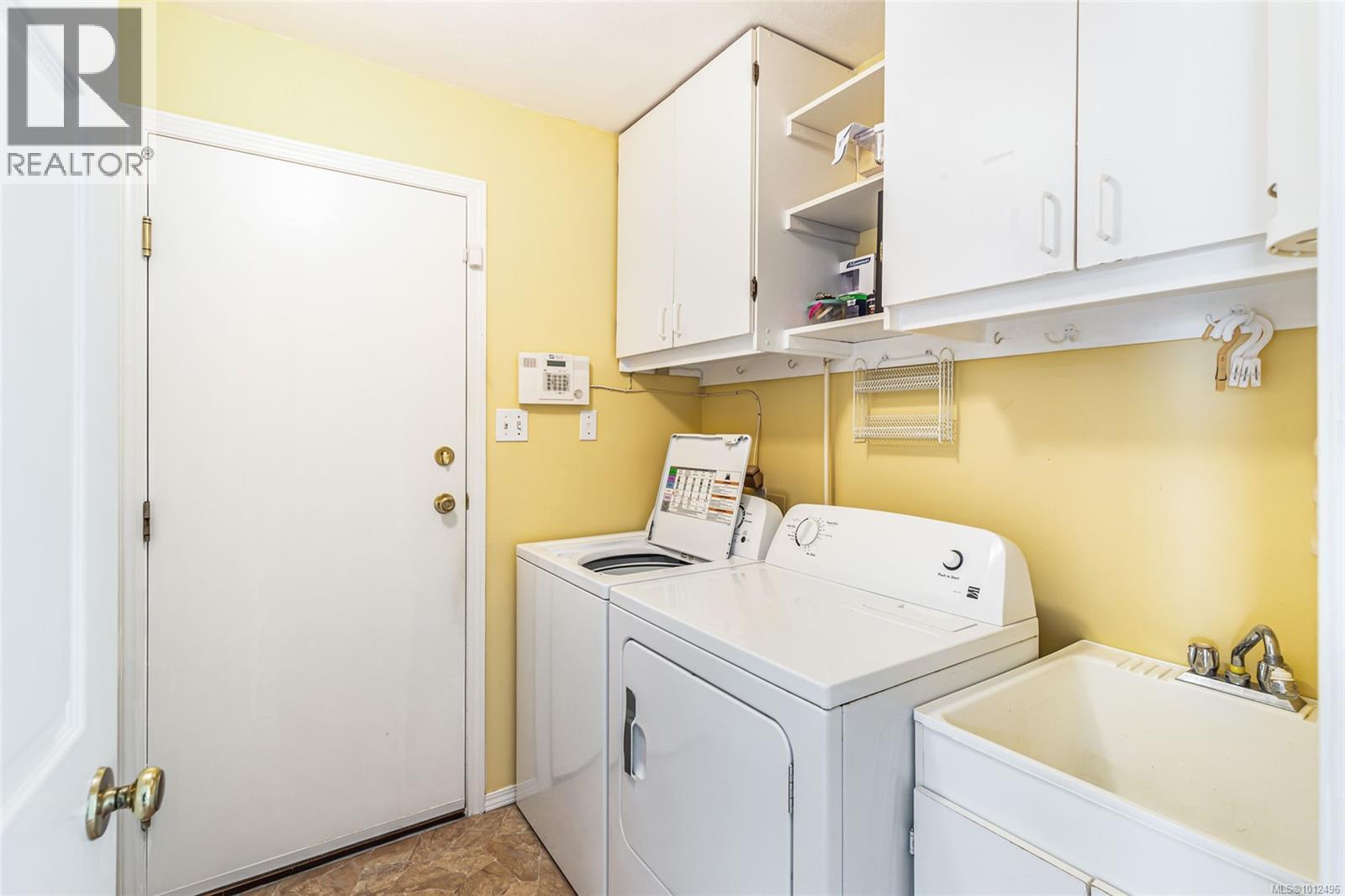 103 240 Stanford Ave E, Parksville