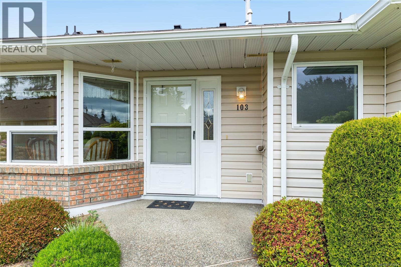 103 240 Stanford Ave E, Parksville