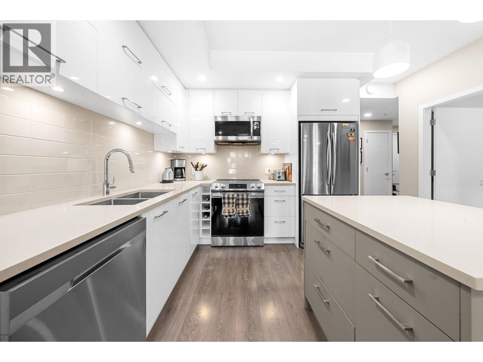 411 38033 SECOND AVENUE, Squamish