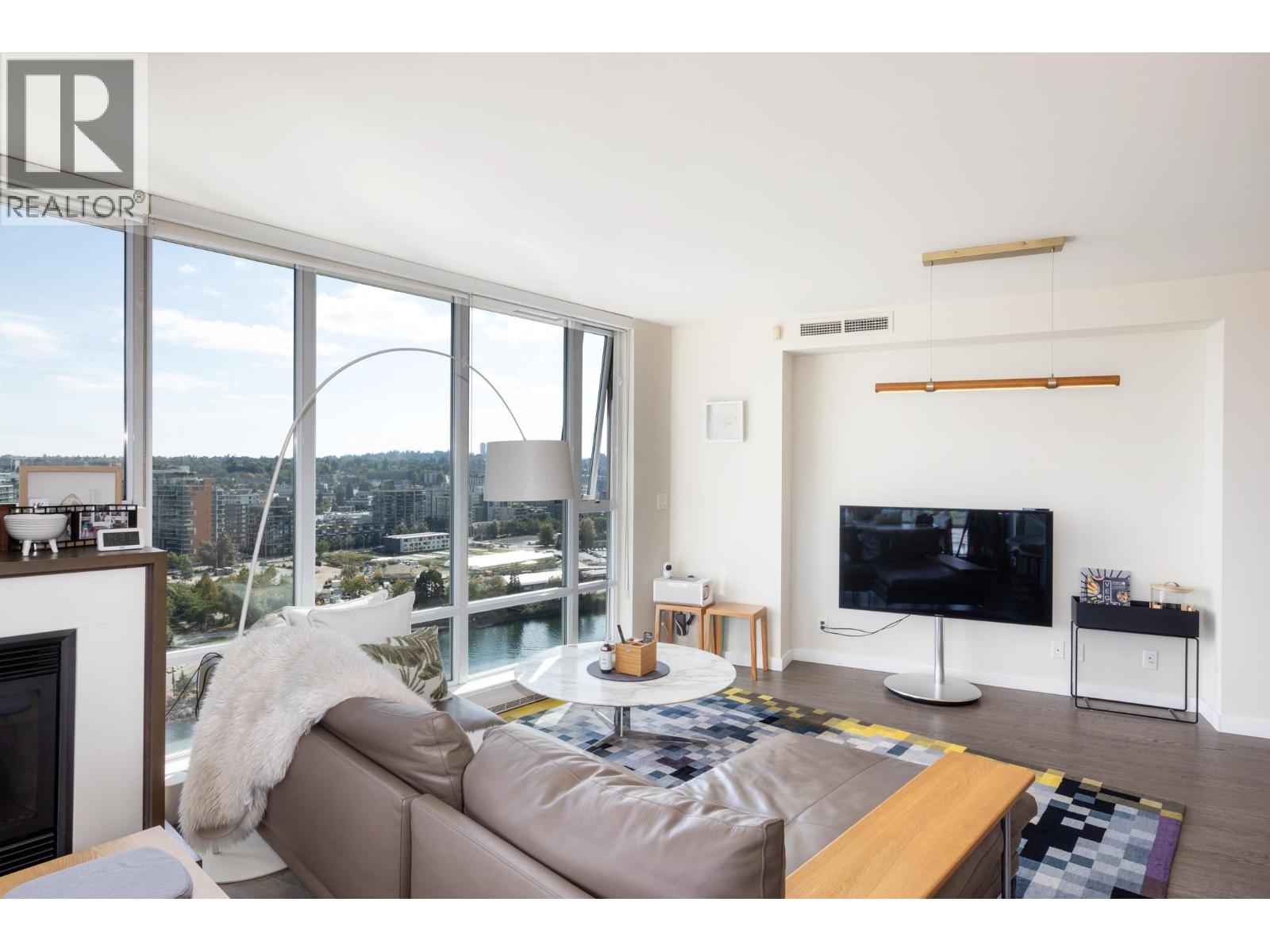 2501 8 SMITHE MEWS, Vancouver