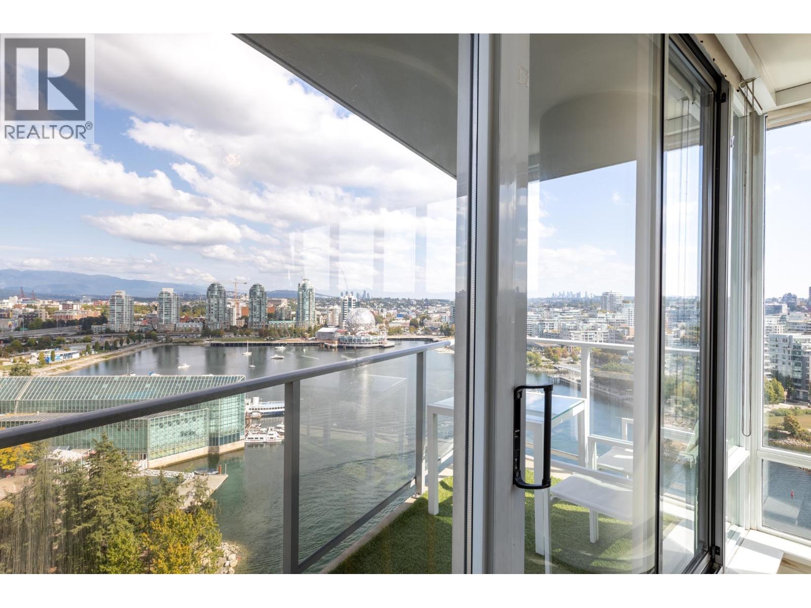 2501 8 SMITHE MEWS, Vancouver