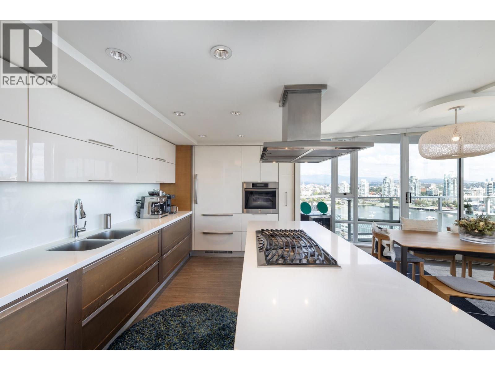 2501 8 SMITHE MEWS, Vancouver