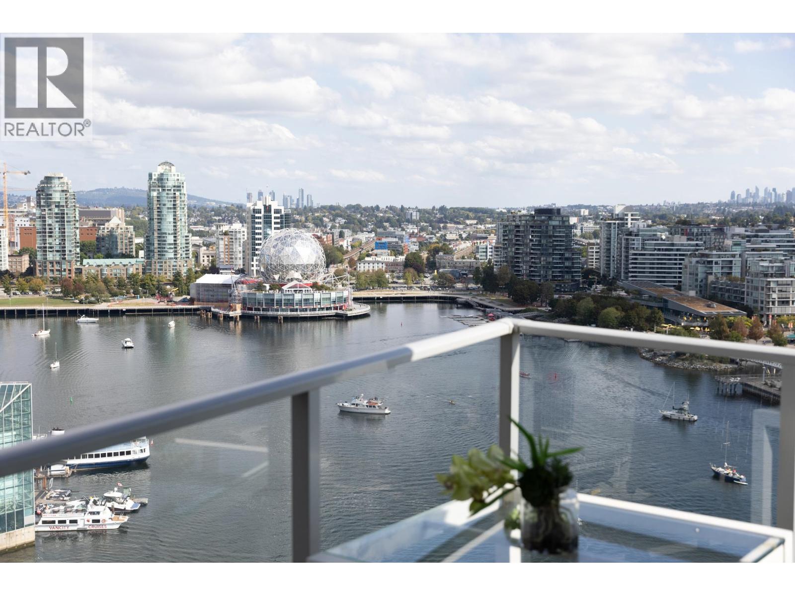 2501 8 SMITHE MEWS, Vancouver