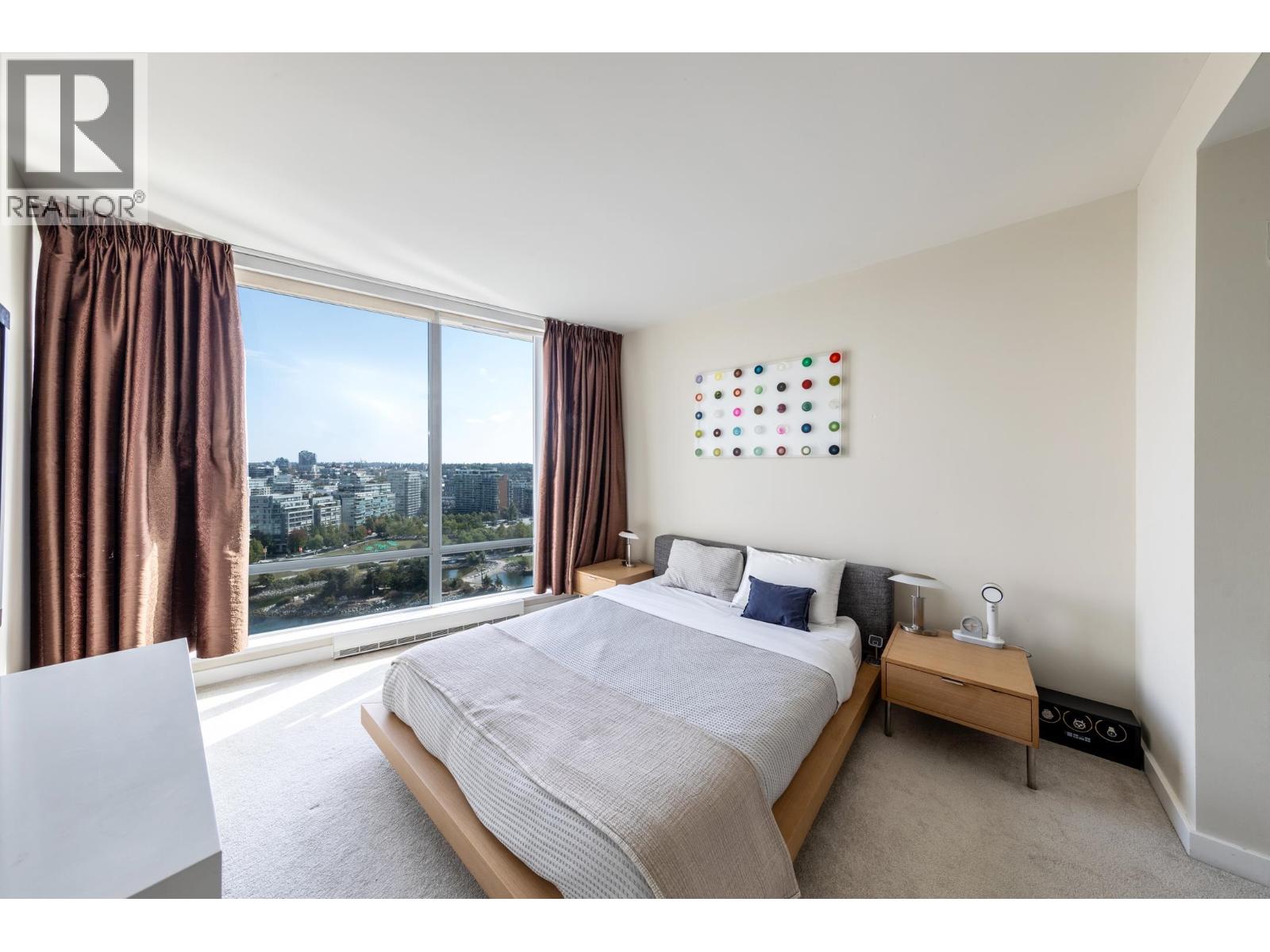 2501 8 SMITHE MEWS, Vancouver