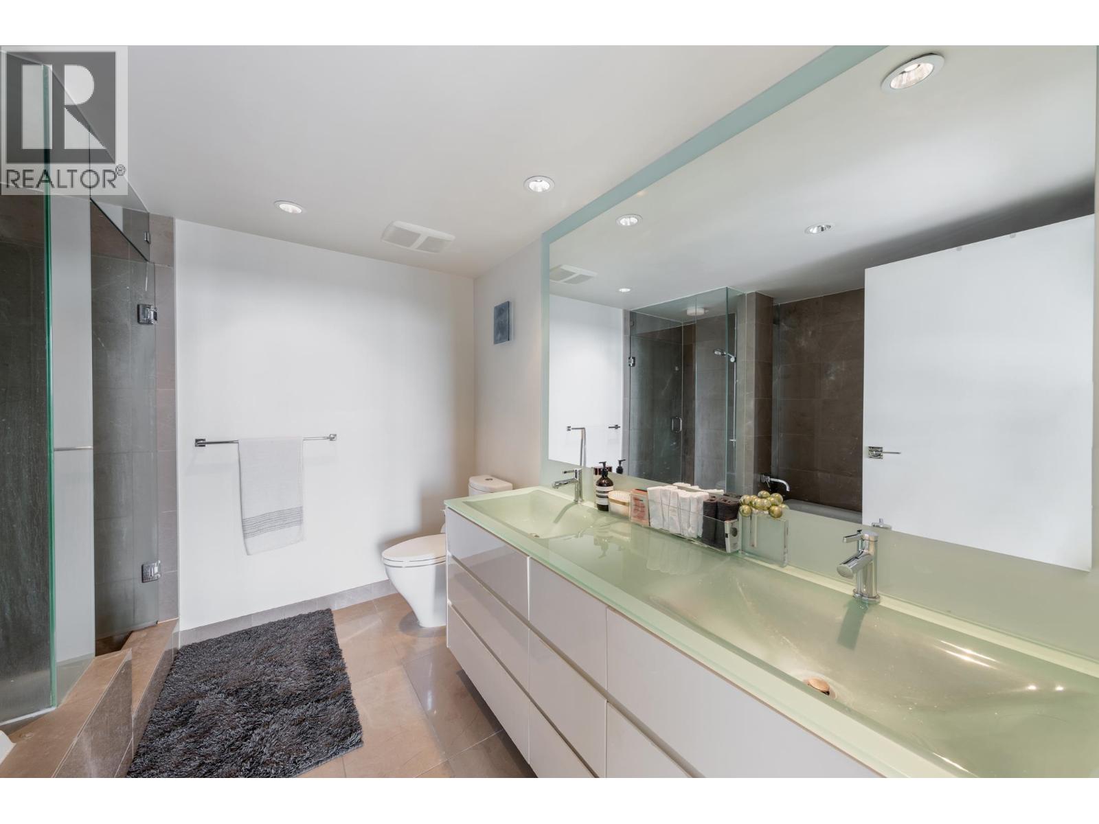 2501 8 SMITHE MEWS, Vancouver