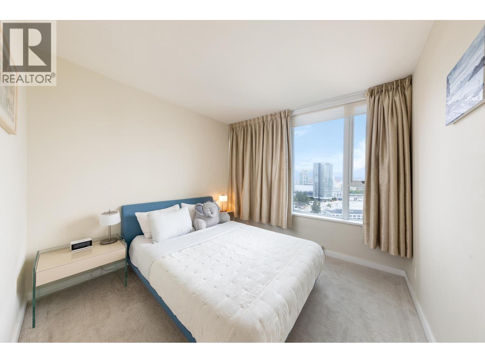 2501 8 SMITHE MEWS, Vancouver