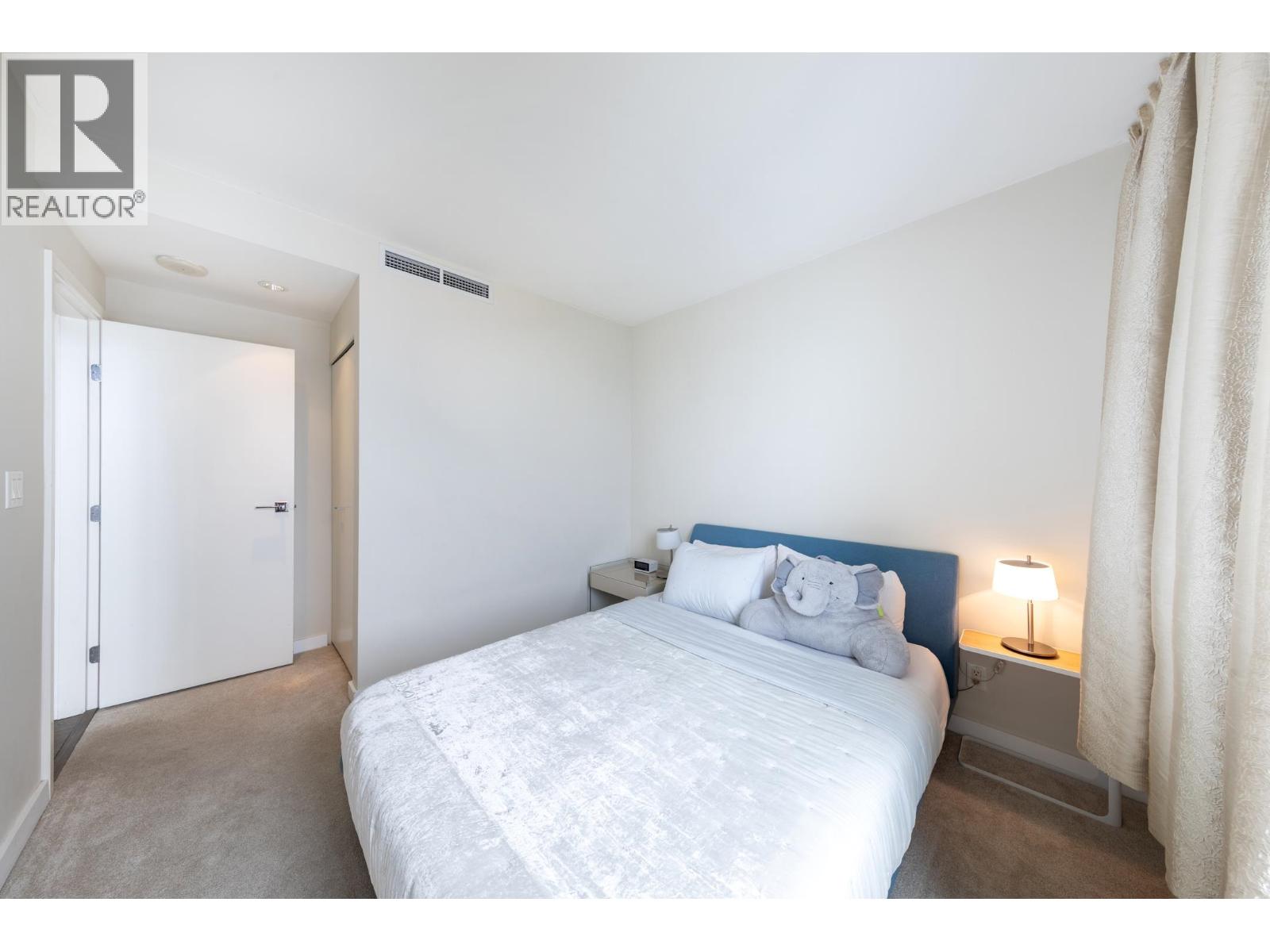 2501 8 SMITHE MEWS, Vancouver