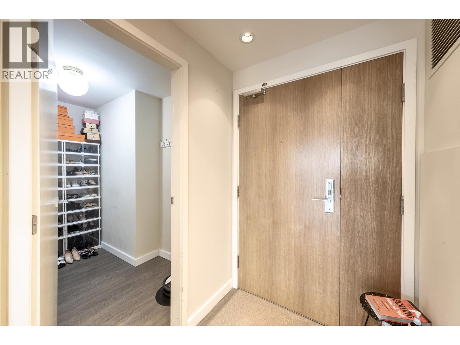 2501 8 SMITHE MEWS, Vancouver