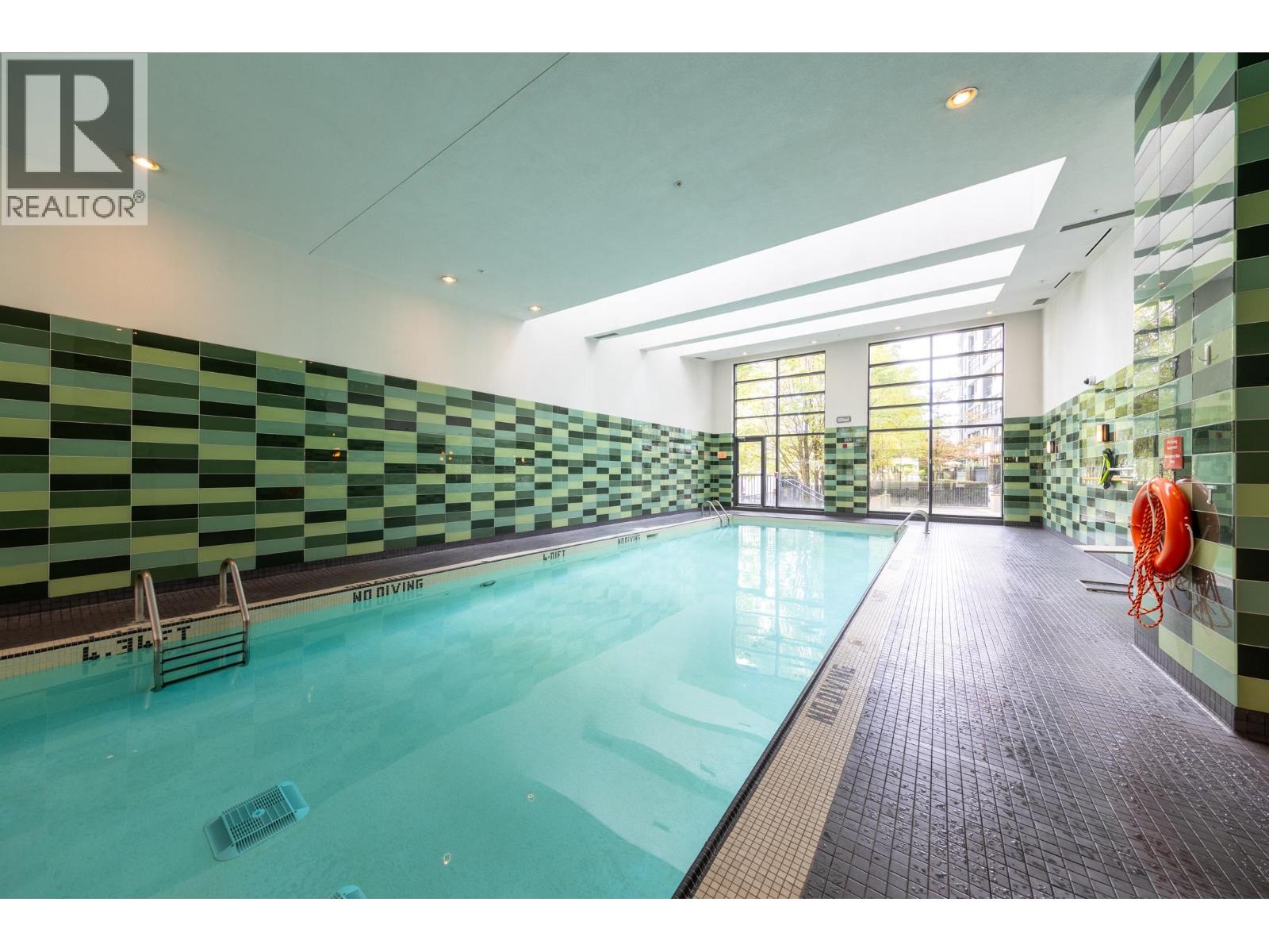 2501 8 SMITHE MEWS, Vancouver