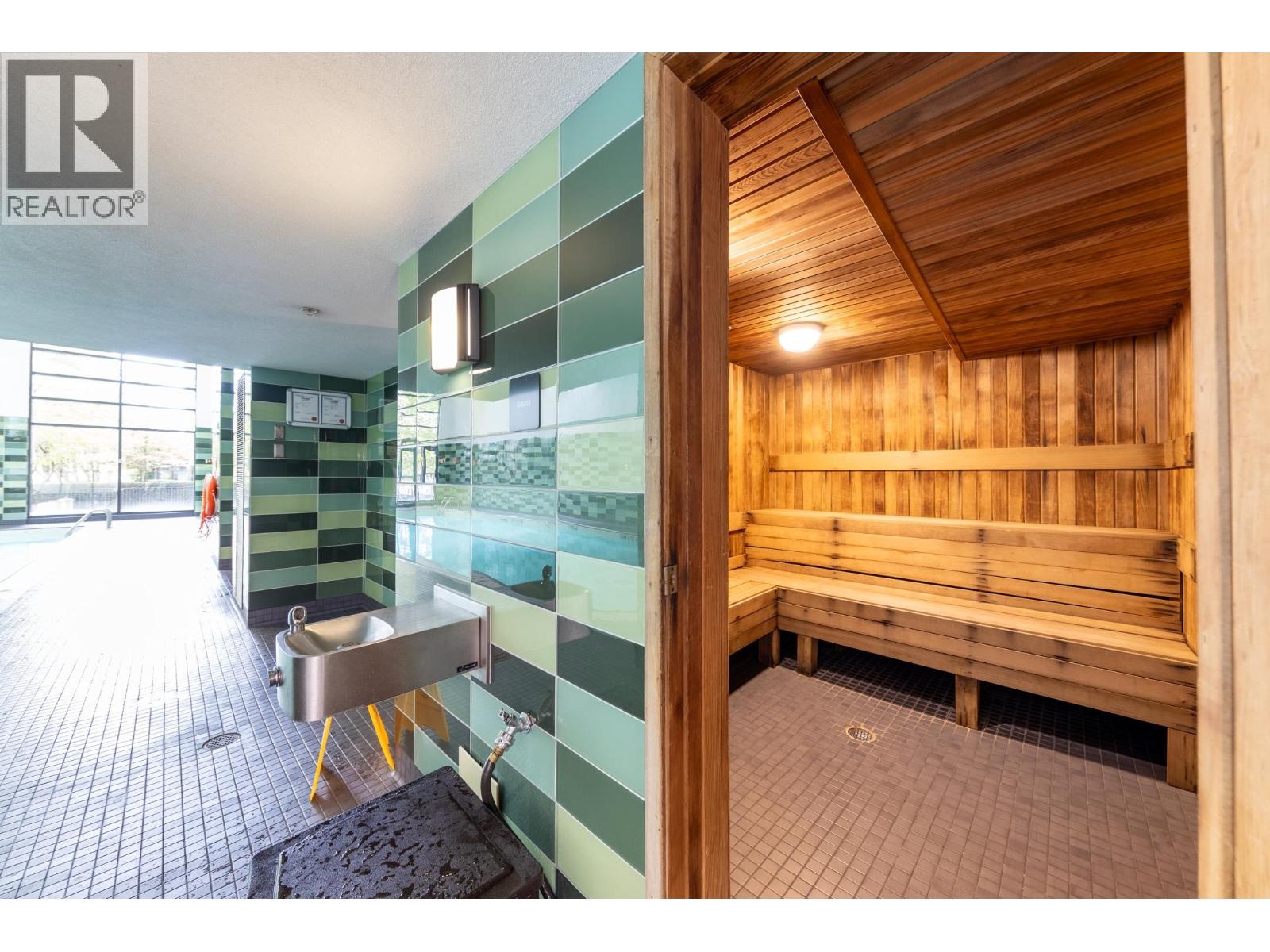 2501 8 SMITHE MEWS, Vancouver