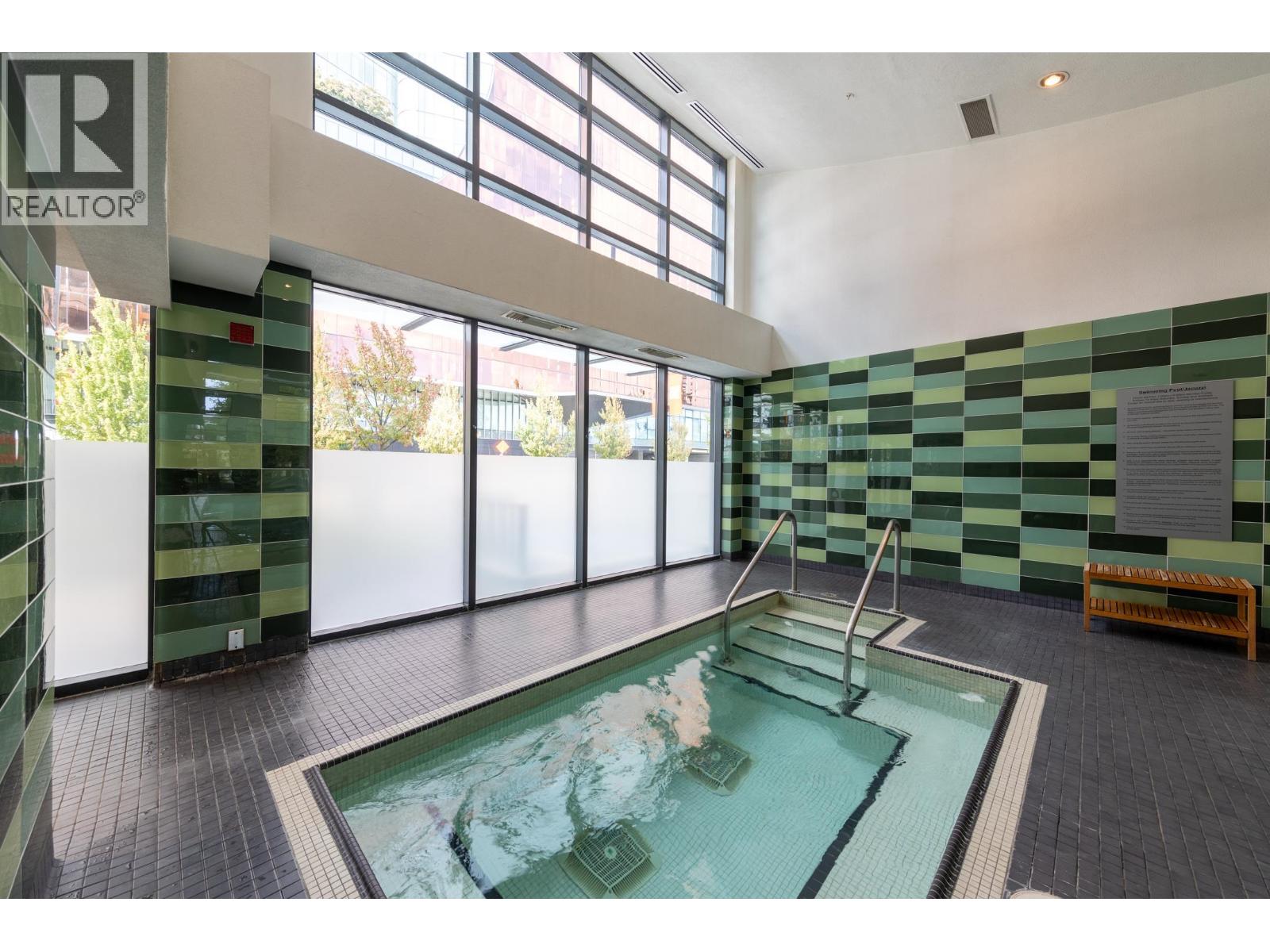 2501 8 SMITHE MEWS, Vancouver