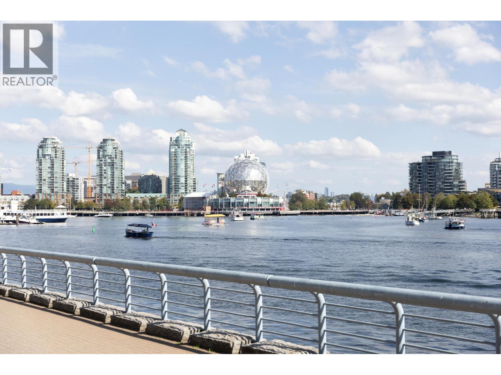 2501 8 SMITHE MEWS, Vancouver