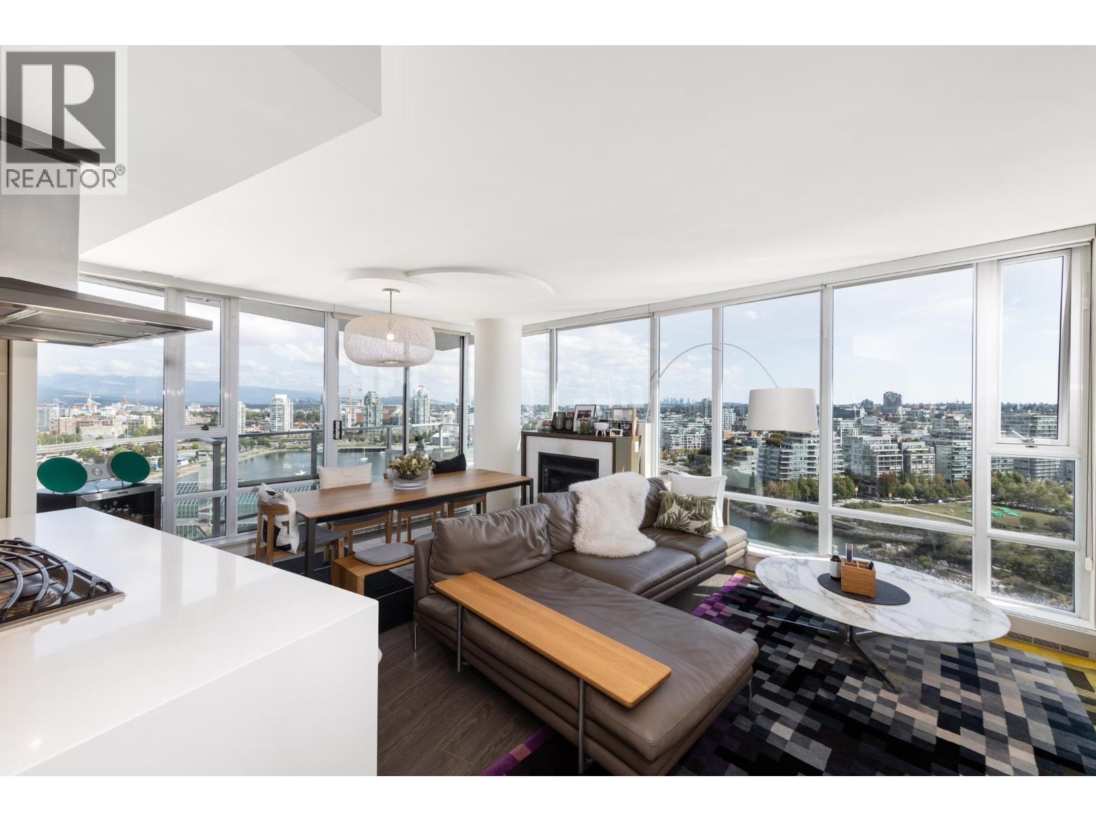 2501 8 SMITHE MEWS, Vancouver