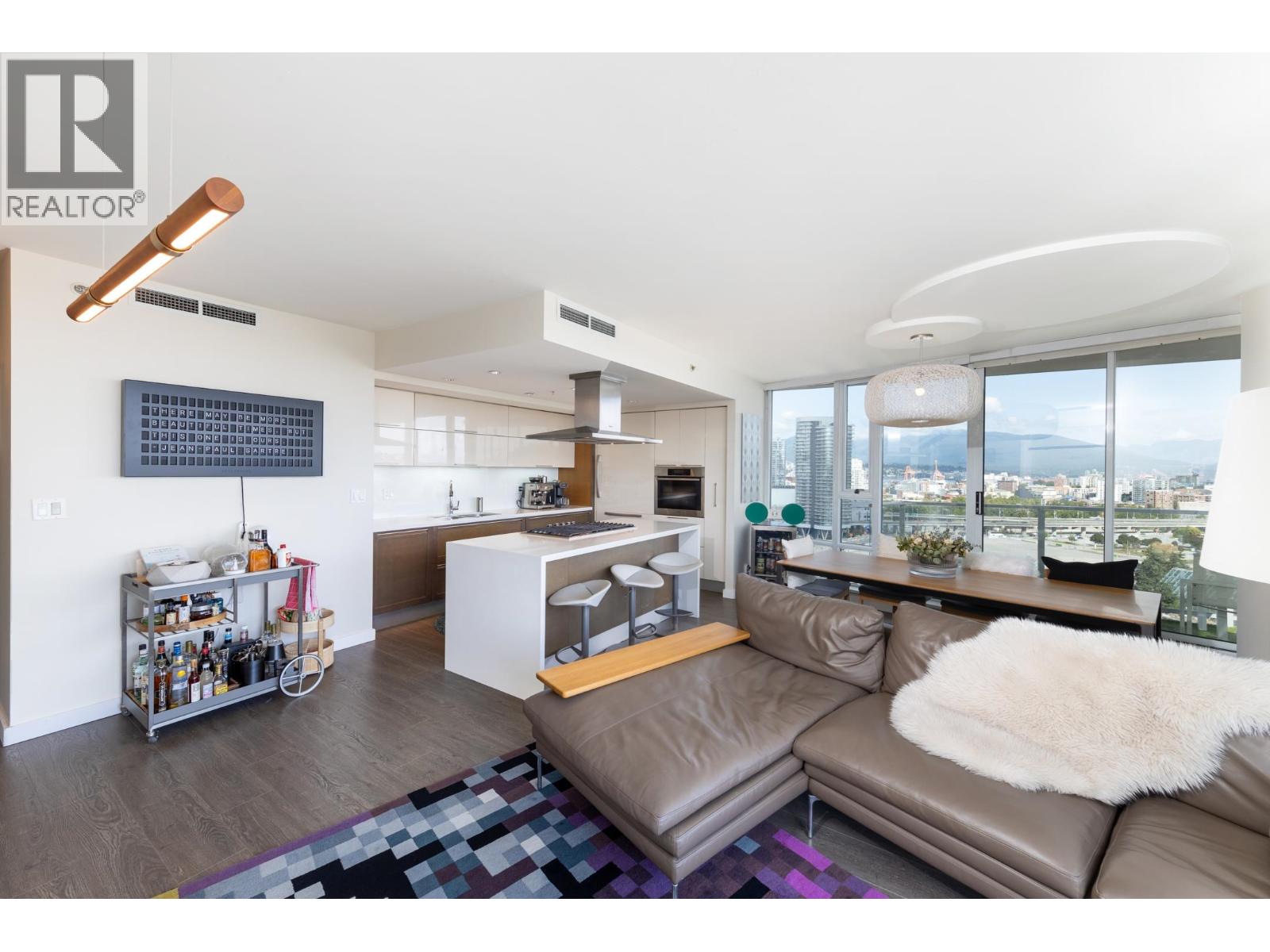 2501 8 SMITHE MEWS, Vancouver