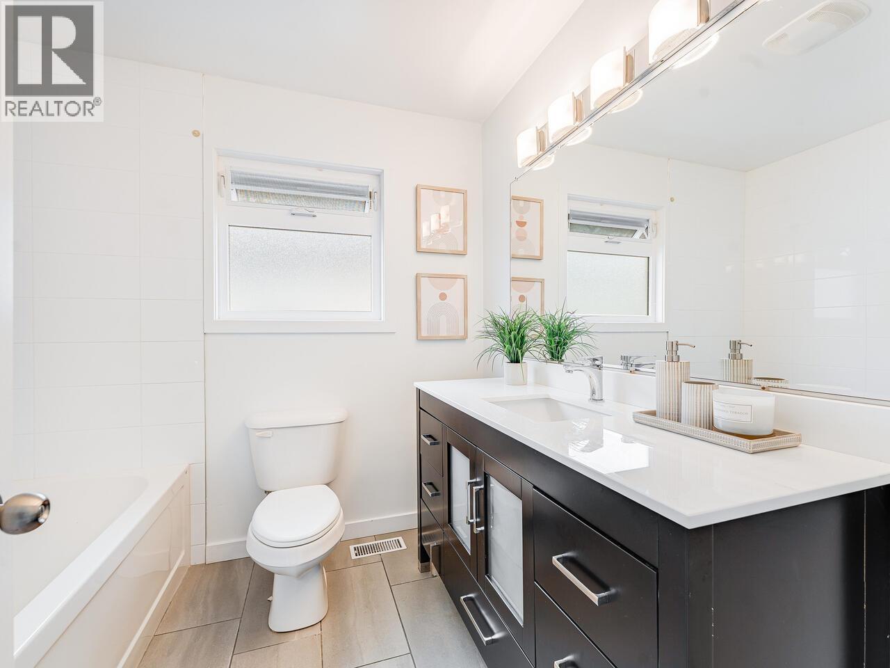 1732 PRAIRIE AVENUE, Port Coquitlam
