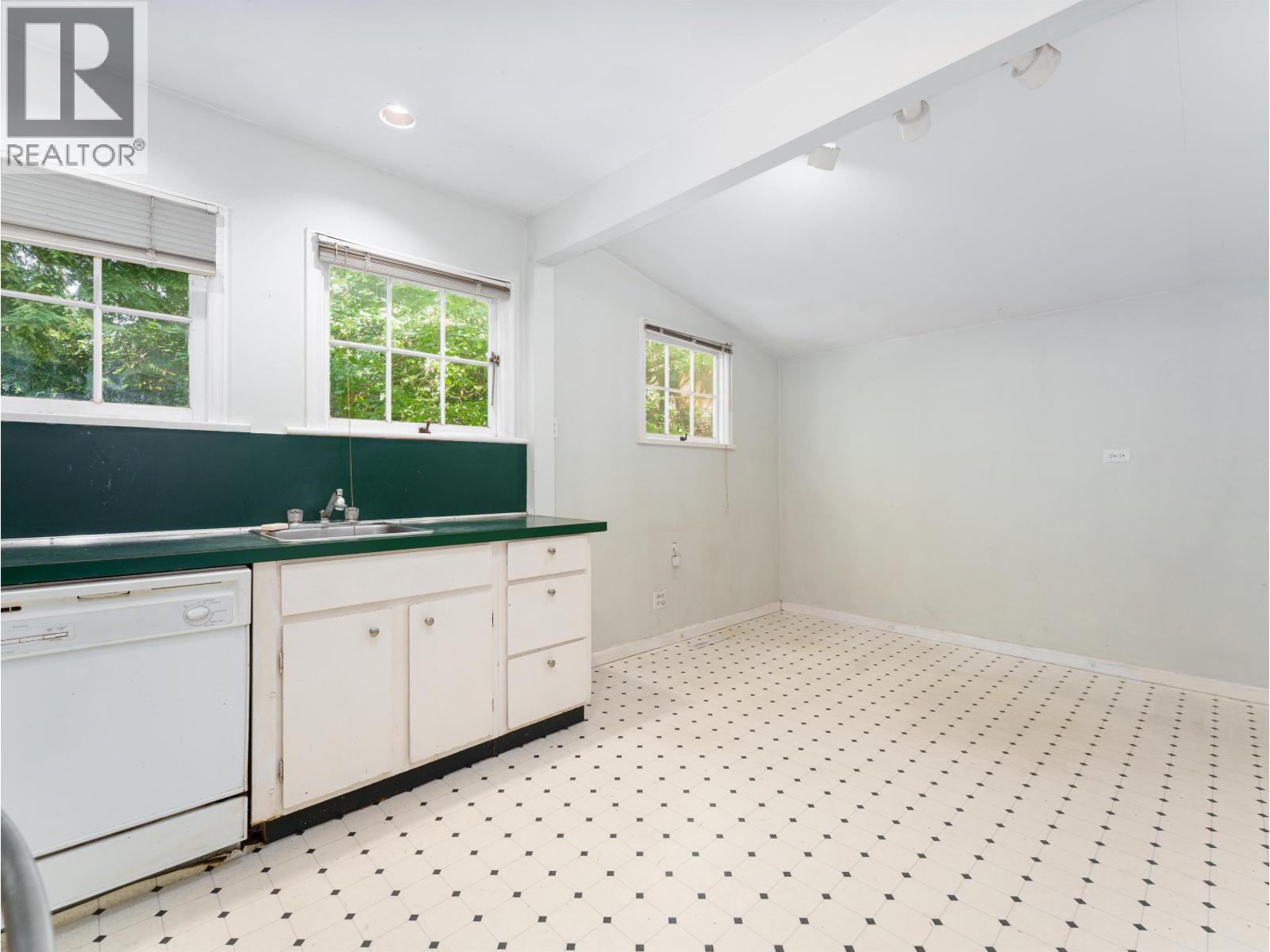 4150 DOLLARTON HIGHWAY, North Vancouver